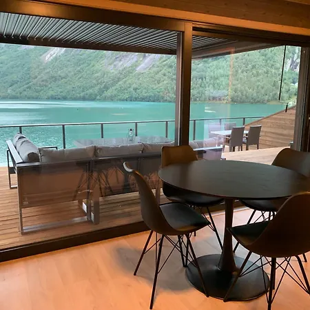 Golden - Panorama I Daire Stryn