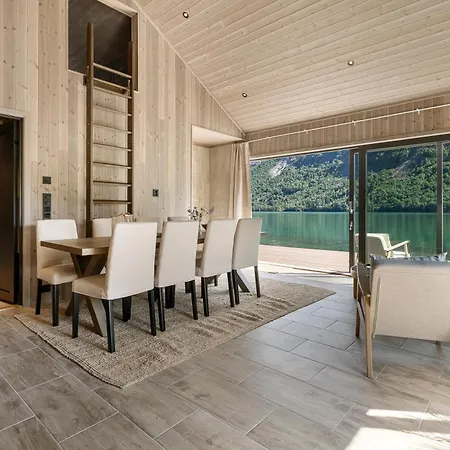 Golden - Panorama I Stryn