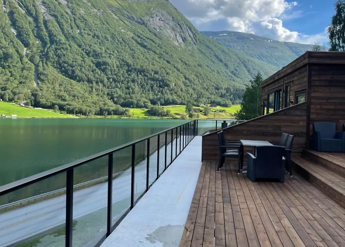 Golden - Panorama I Stryn